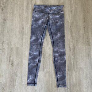 Lululemon Women Printed White and Grey Leggings Size 8
